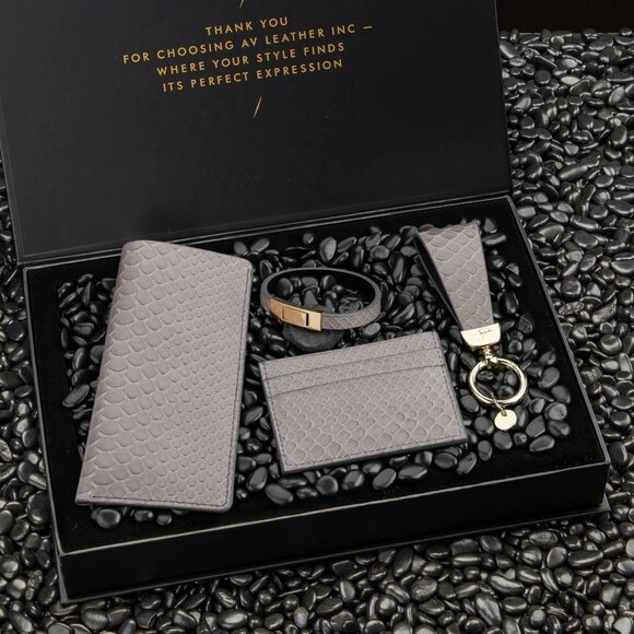 Luxury Python Leather Gift Set – Handmade & Elegant Fossil Grey Color - Picture 5 of 5